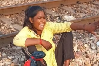 यह-है-पापा-की-प्यारी-फूलमाला:-एक-पैर-कटा,-दूसरे-पैर-के-6-इंच-के-हिस्से-में-31-जगह-टूटी-हड्डी,-पर-नहीं-मुरझाई