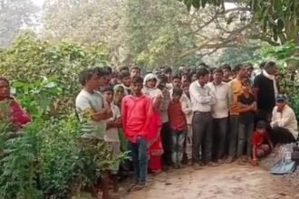 raebareli-news:-मंदिर-में-सो-रहे-पुजारी-को-बदमाशों-ने-आधी-रात-कुल्हाड़ी-से-काट-डाला,-ग्रामीणों-में-आक्रोश