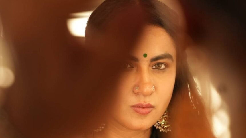 दिवाली-पर-तस्वीर-खिंचवा-रही-थी-‘बिग-बॉस’-फेम-एक्ट्रेस,-तभी-हुआ-दर्दनाक-हादसा,-आग-की-लपटों-में-झुलसा-शरीर