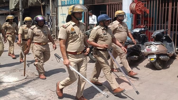 पंचायत-चुनाव-2026:-प्रधानी-के-लिए-वर्चस्व-की-जंग,-पुलिस-के-सामने-पथराव;-खदेड़ने-के-लिए-वर्दीवालों-ने-चलाई-लाठी
