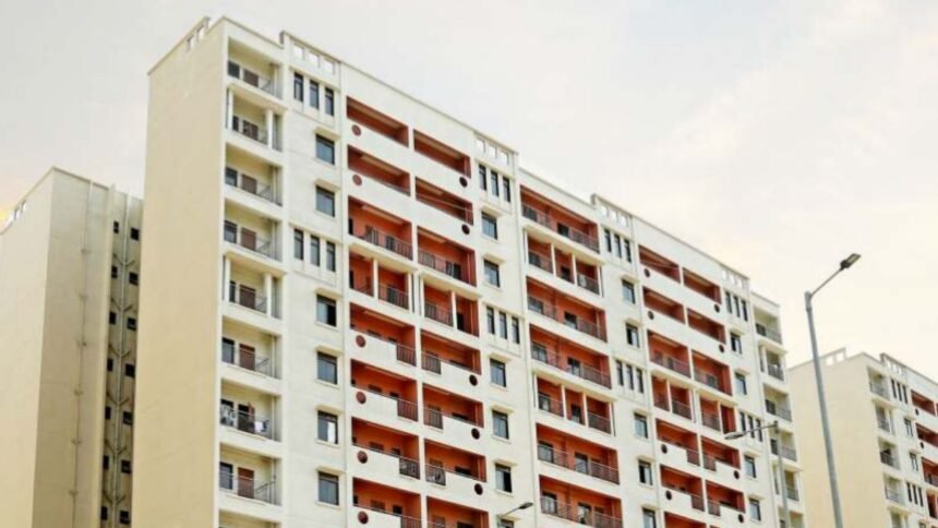 dda-scheme:-दिल्ली-में-सिर्फ-11.8-लाख-रुपये-में-फ्लैट-खरीदने-का-मौका,-चेक-करें-लोकेशन-और-बाकी-जरूरी-डिटेल्स