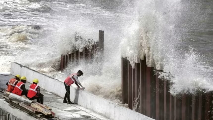 cyclone-montha:-तेजी-से-बढ़-रहा-चक्रवाती-तूफान,-इन-राज्यों-में-अलर्ट,-सरकारी-कर्मचारियों-की-छुट्टी-रद्द,-सेना-तैयार
