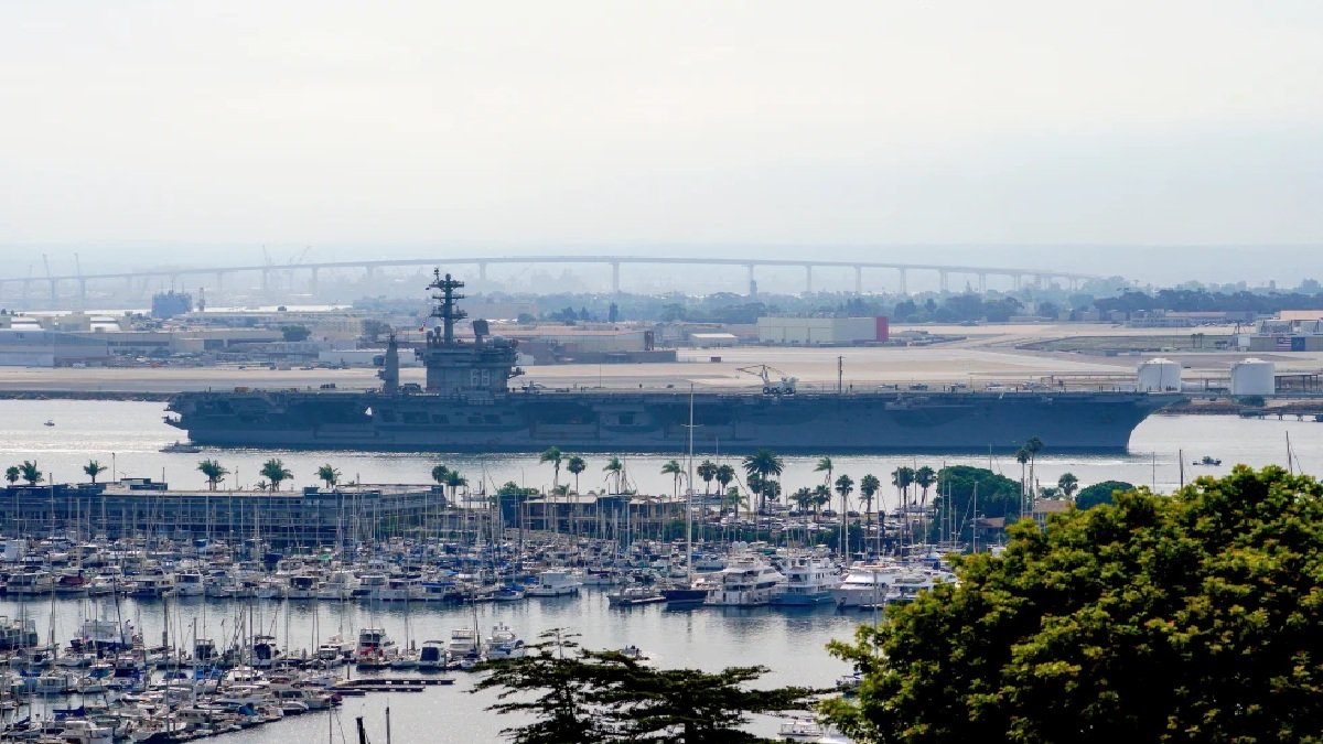 विमानवाहक-पोत-uss-nimitz-पर-30-मिनट-के-अंदर-हुआ-कुछ-ऐसा-कि-हिल-गया-अमेरिका,-जानें-पूरा-मामला