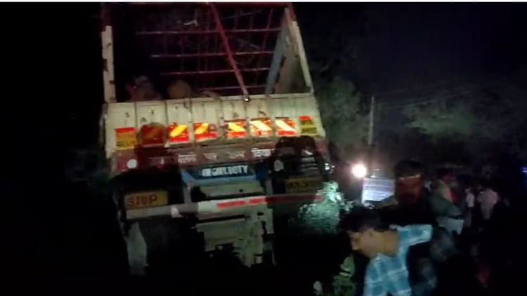 mirzapur-accident:-ट्रक-की-टक्कर-से-ऑटो-सवार-आठ-खिलाड़ी-व-कोच-घायल,-चार-की-हालत-गंभीर;-ट्रॉमा-सेंटर-में-भर्ती