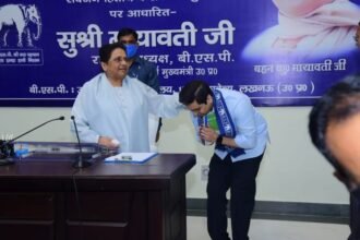 up:-बसपा-की-मुस्लिम-समाज-भाईचारा-संगठन-की-बैठक-में-पहुंची-मायावती,-आकाश-आनंद-ने-पैर-छूकर-किया-आशीर्वाद