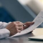 यूपी-में-गजब-हाल-है:-जिम्मेदारों-ने-झोले-में-समेटा-सिस्टम,-यहां-प्रमाणपत्रों-के-लिए-रोज-भटकते-हैं-10-हजार-लोग