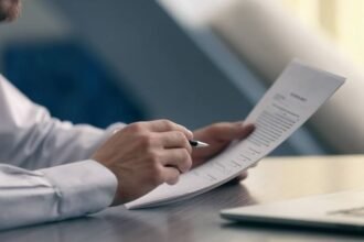 यूपी-में-गजब-हाल-है:-जिम्मेदारों-ने-झोले-में-समेटा-सिस्टम,-यहां-प्रमाणपत्रों-के-लिए-रोज-भटकते-हैं-10-हजार-लोग