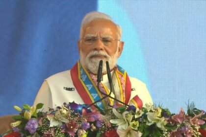 न्यू-रायपुर:-pm-मोदी-ने-14-हजार-करोड़-रुपए-की-योजनाओं-का-शिलान्यास-किया,-कहा-’25-साल-के-नए-युग-का-सूर्योदय-हो-रहा’