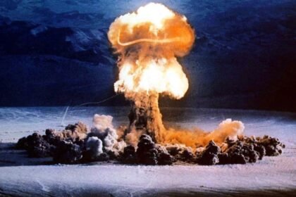 explanier:-क्या-बड़े-परमाणु-युद्ध-की-ओर-बढ़-रही-दुनिया?…न्यूक्लियर-टेस्ट-को-लेकर-ट्रंप-के-ऐलान-ने-बढ़ाई-हलचल