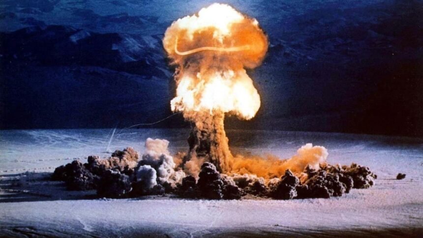 explanier:-क्या-बड़े-परमाणु-युद्ध-की-ओर-बढ़-रही-दुनिया?…न्यूक्लियर-टेस्ट-को-लेकर-ट्रंप-के-ऐलान-ने-बढ़ाई-हलचल
