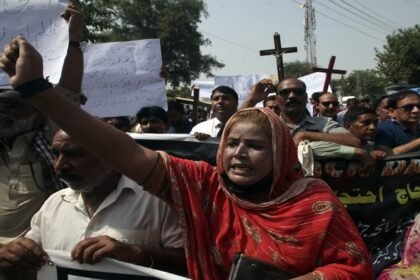पाकिस्तान-में-ये-है-अल्पसंख्यकों-का-हाल,-ईशनिंदा-के-आरोप-में-ईसाई-शख्स-का-किया-गया-बुरा-हाल