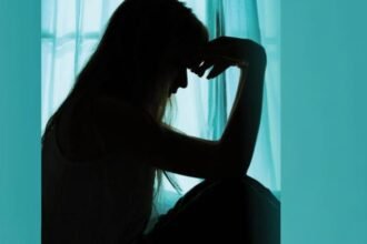 up:-इंस्टाग्राम-पर-दोस्ती…-फिर-दो-दिन-होटल-में-बंधक-बनाकर-किया-सामूहिक-दुष्कर्म,-घर-से-कुछ-दूर-छोड़कर-भागे