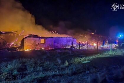 यूक्रेन-ने-रूस-की-प्रमुख-ऑयल-रिफायनरी-पर-दूसरी-बार-किया-बड़ा-ड्रोन-हमला,-संयंत्र-में-लगी-भीषण-आग