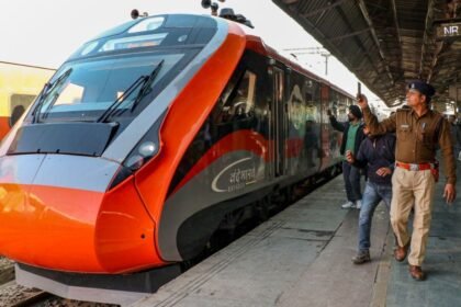 देश-को-मिलेगी-4-नई-वंदे-भारत-ट्रेन,-पीएम-मोदी-8-नवंबर-को-दिखाएंगे-हरी-झंडी-चेक-करें-रूट