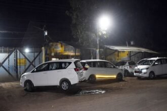 cgst:-40-घंटे-तक-चली-कार्रवाई,-कारोबारियों-के-डिजिटल-रिकॉर्ड-जब्त-कर-सीजीएसटी-टीम-लखनऊ-वापस