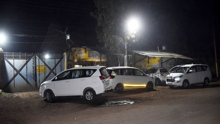 cgst:-40-घंटे-तक-चली-कार्रवाई,-कारोबारियों-के-डिजिटल-रिकॉर्ड-जब्त-कर-सीजीएसटी-टीम-लखनऊ-वापस