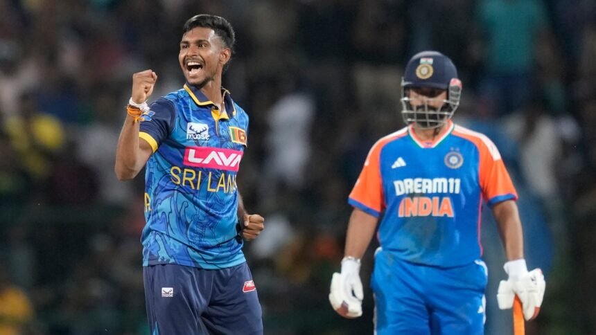 odi-सीरीज-के-लिए-टीम-का-ऐलान,-धोनी-के-चहेते-खिलाड़ी-को-नहीं-मिली-t20i-टीम-में-जगह