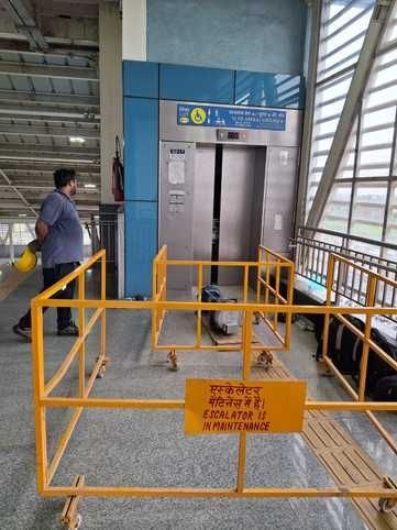 up:-मेरठ-साउथ-रैपिड-स्टेशन-पर-एस्केलेटर-से-गिरकर-बुजुर्ग-की-मौत,-चक्कर-आए-और-लुढ़कते-हुए-नीचे-आ-गए