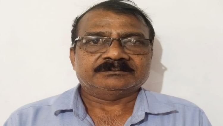 bareilly-news:-छेड़खानी-के-आरोपी-रेलकर्मी-ने-थाने-में-इंस्पेक्टर-पर-किया-हमला,-वर्दी-फाड़ी;-रिपोर्ट-दर्ज