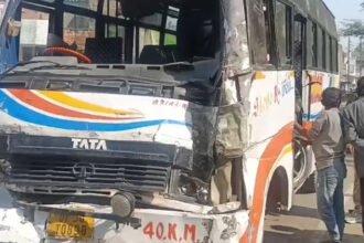 unnao:-कार-और-बाइक-में-टक्कर-मारने-के-बाद-सड़क-किनारे-पेड़-से-टकराई-मिनी-बस,-सिपाही-दंपती-समेत-सात-घायल