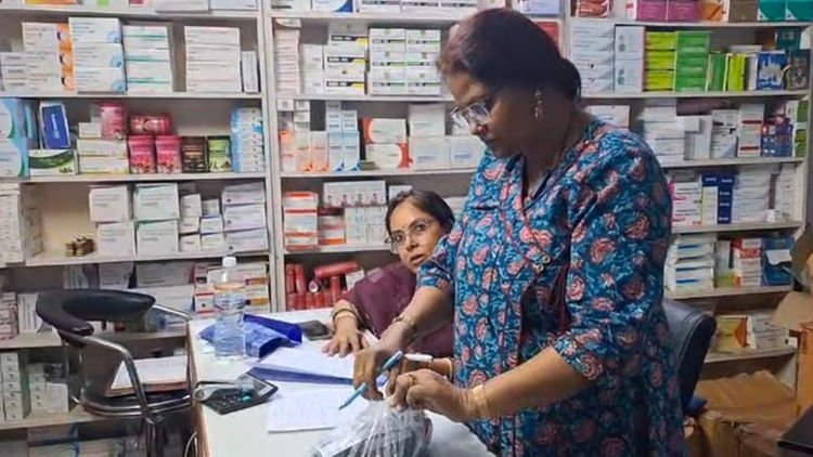 kanpur:-पांच-फर्मों-पर-खाद्य-सुरक्षा-एवं-औषधि-प्रशासन-का-छापा,-7.50-करोड़-की-नशीली-दवाएं-बरामद