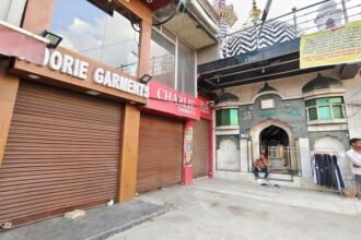 up:-यूपी-के-इस-शहर-में-मजार-के-पास-बनीं-74-दुकानों-पर-चलेगा-बुलडोजर,-27-मकानों-पर-भी-होगी-कार्रवाई