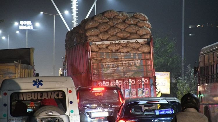 lucknow:-रिश्वत-लेकर-पास-कराते-थे-ओवरलोड-वाहन…-प्रतिवाहन-छह-हजार-था-रेट,-एसटीएफ-ने-किया-भंडाफोड़