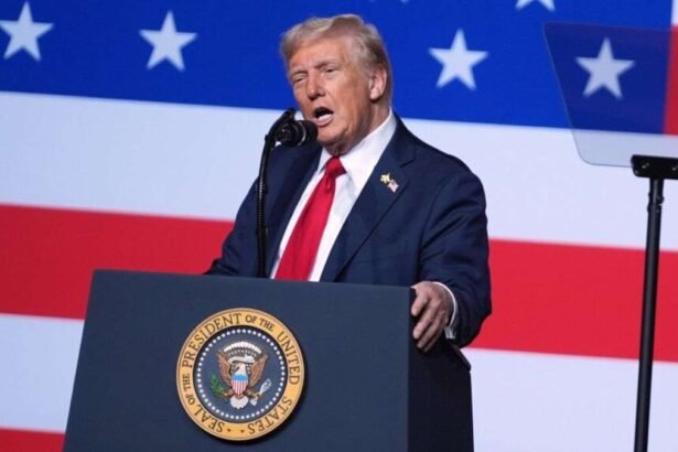 टैरिफ-लगाने-के-अपने-फैसले-से-पीछे-हटे-ट्रंप,-अमेरिका-ने-विभिन्न-उत्पादों-से-शुल्क-हटाने-का-किया-ऐलान