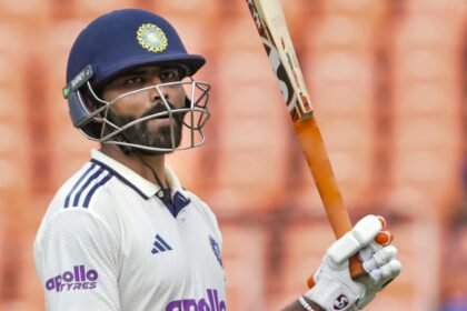 रवींद्र-जडेजा-ने-हासिल-की-बड़ी-उपलब्धि,-टेस्ट-क्रिकेट-के-इतिहास-में-ऐसा-करने-वाले-बने-सिर्फ-चौथे-खिलाड़ी