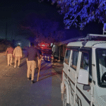 up:-एटा-में-डायल-112-टीम-पर-पथराव…ग्रामीणों-ने-तोड़ी-पुलिस-वैन,-दो-पुलिसकर्मी-घायल;-हिरासत-में-छह-आरोपी