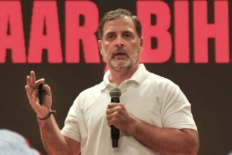 राहुल-गांधी-के-खिलाफ-पूर्व-जजों-नौकरशाहों-ने-खोला-मोर्चा,-ec-पर-सवाल-उठाने-के-लिए-लगाई-फटकार