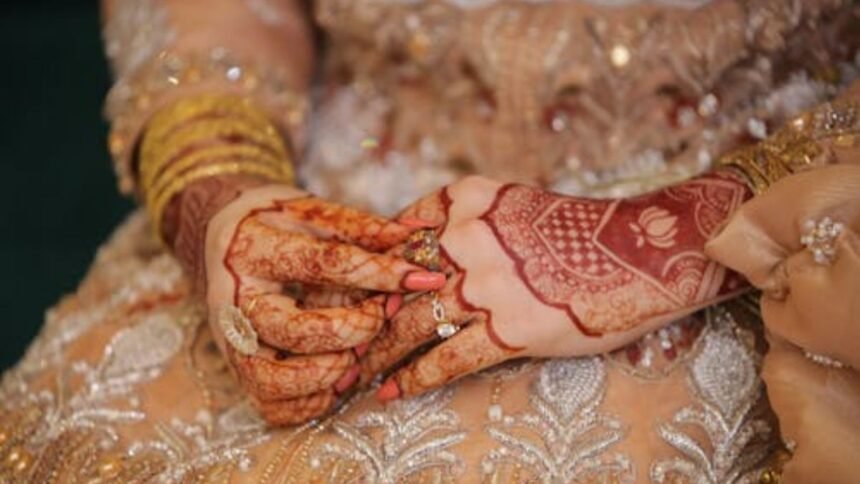 up:-7-जन्म-की-कसमें-खाईं-और-7-मिनट-में-ही-छूमंतर-हुई-दुल्हन,-खबर-पाते-ही-बेसुध-हुआ-दूल्हा;-कहा-जमीन-गिरवी-रखकर…