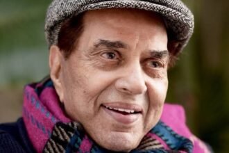 dharmendra-passes-away:-दिग्गज-अभिनेता-धर्मेंद्र-का-89-साल-की-उम्र-में-निधन,-हिंदी-सिनेमा-के-एक-युग-का-अंत