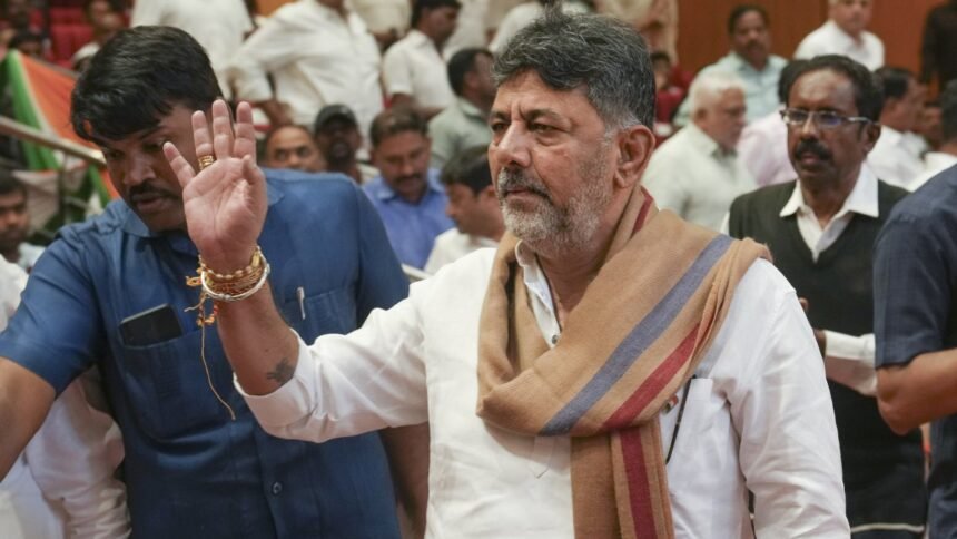 कर्नाटक-में-cm-पद-के-लिए-रस्साकशी-जारी,-dk-शिवकुमार-ने-दिल्ली-भेजा-विधायकों-का-नया-जत्था