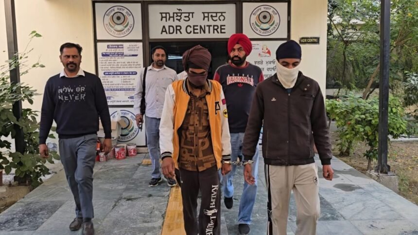 पंजाब-के-फाजिल्का-में-बड़ी-साजिश-नाकाम,-दो-हैंड-ग्रेनेड-और-पिस्तौल-बरामद;-ड्रोन-के-जरिए-पाकिस्तान-से-आया-था