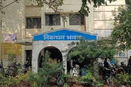 up:-रजिस्ट्री-दफ्तर-में-ई-स्टांप-बंद,-वेंडर-कर-रहे-मनमानी…एक-लाख-रुपये-के-स्टांप-पर-1000-तक-कमीशन