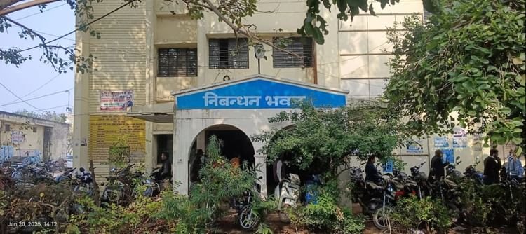 up:-रजिस्ट्री-दफ्तर-में-ई-स्टांप-बंद,-वेंडर-कर-रहे-मनमानी…एक-लाख-रुपये-के-स्टांप-पर-1000-तक-कमीशन