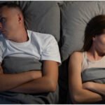 कपल्स-के-बीच-बढ़-रहा-स्लीप-डिवोर्स-का-चलन,-कैसे-रिश्ते-को-टूटने-से-बचा-सकता-है-ये-ट्रेंड