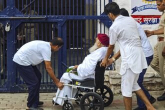 आसाराम-की-जमानत-के-खिलाफ-नाबालिग-रेप-पीड़िता-पहुंची-सुप्रीम-कोर्ट,-गुजरात-हाईकोर्ट-ने-दी-है-6-महीने-की-बेल