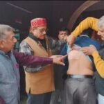 up:-डांटने-पर-छात्र-हो-गया-गुस्सा,-स्कूल-पहुंचते-ही-शिक्षक-को-मार-दिया-चाकू,-पुलिस-के-सामने-रोने-लगी-नानी