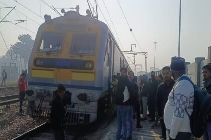 aligarh:-रेलवे-स्टेशन-से-आईटीआई-के-बीच-ब्रेक-बाइंडिंग,-टीएडी-पैसेंजर-के-पहिये-हुए-जाम,-40-मिनट-खड़ी-रही-ट्रेन