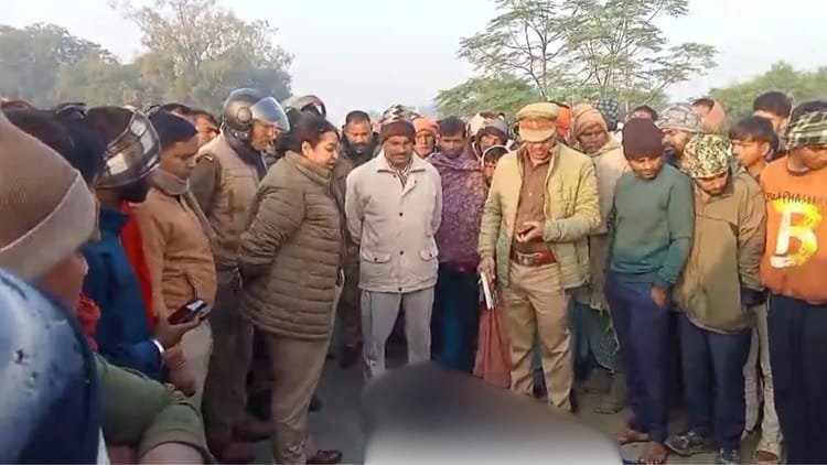 चंदौली-में-खौफनाक-वारदात:-टहलने-निकले-व्यापारी-की-लाठी-से-पीट-पीटकर-हत्या,-खून-से-लथपथ-शव-देख-मची-चीत्कार