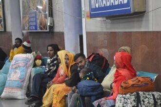 railways:-कोहरे-ने-बिगाड़ा-शेड्यूल,-यात्रियों-की-बढ़ने-लगी-मुसीबत,-राज्यरानी-एक्सप्रेस दो-व-नौचंदी-एक-घंटे-लेट