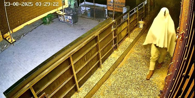 up:-मथुरा-में-50-लाख-की-चोरी…भतीजे-की-शादी-में-व्यस्त-ठेकेदार,-चोरों-ने-घर-के-तोड़-दिए-घर-के-ताले