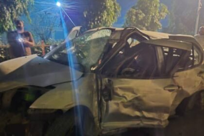 ayodhya-news:-पेड़-से-टकराई-तेज-रफ्तार-कार,-दो-किशोरों-की-मौत…-युवक-की-हालत-नाजुक;-लखनऊ-रेफर