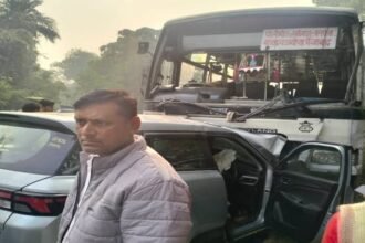 यूपी-में-भीषण-हादसा:-बस-कार-की-सीधी-भिड़ंत,-मां-बेटे-सहित-तीन-की-मौत,-तीन-की-हालत-नाजुक;-शादी-से-जा-रहे-थे-घर