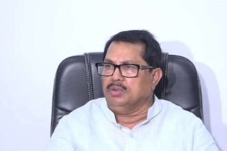 महाराष्ट्र:-शीतकालीन-अधिवेशन-से-एक-दिन-पहले-विपक्ष-ने-सरकार-की-चाय-पार्टी-का-किया-बहिष्कार,-की-ये-मांग