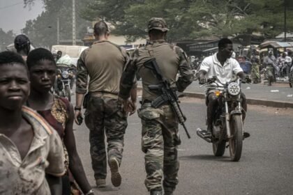 अब-एक-और-अफ्रीकी-देश-में-हो-गया-तख्तापलट,-सेना-ने-किया-सरकार-को-भंग-करने-का-ऐलान