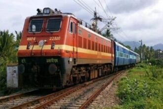 train:-इंडिगो-संकट-से-उड़ानें-रद्द,-रेल-सवाओं-पर-पड़-रहा-असर,-मुंबई-से-आने-वाली-ट्रेनों-में-रिजर्वेशन-फुल