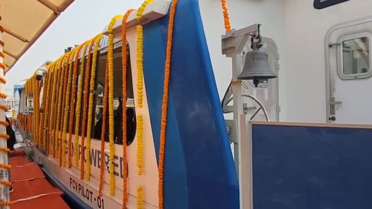 up-news:-काशी-को-देश-की-पहली-हाइड्रोजन-जलयान-की-मिली-सौगात,-केंद्रीय-मंत्री-ने-हरी-झंडी-दिखाकर-किया-रवाना